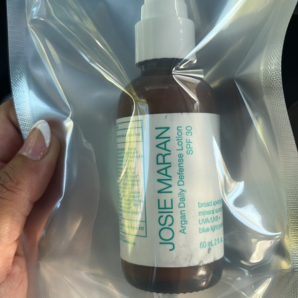 Josie maran Argan Daily Moisturizer Mineral SPF 30 tinted cream UV protectant - Picture 5 of 6